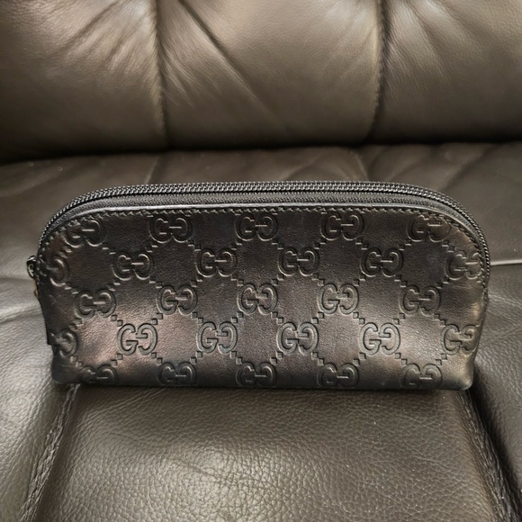 ❌SOLD❌Authentic Gucci Classic GG Logo Embossed Leather Travel Cosmetic Pouch - Picture 2 of 6